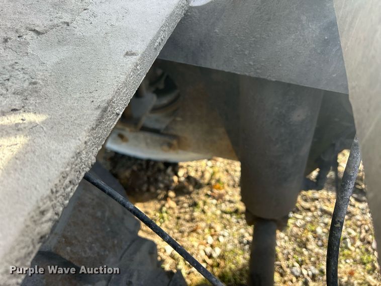 image for item DQ1061 2000 Ottawa YT30  yard truck