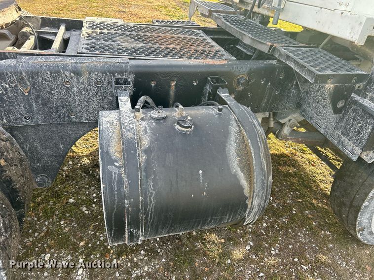 image for item DQ1061 2000 Ottawa YT30  yard truck