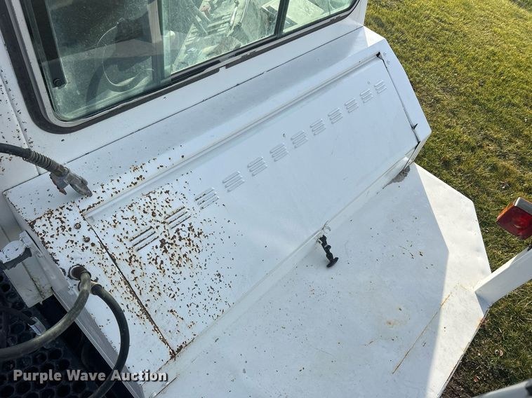 image for item DQ1061 2000 Ottawa YT30  yard truck