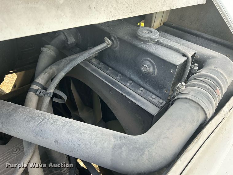 image for item DQ1061 2000 Ottawa YT30  yard truck