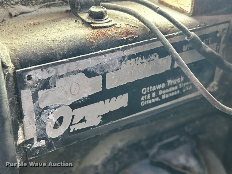 image for item DQ1061 2000 Ottawa YT30  yard truck