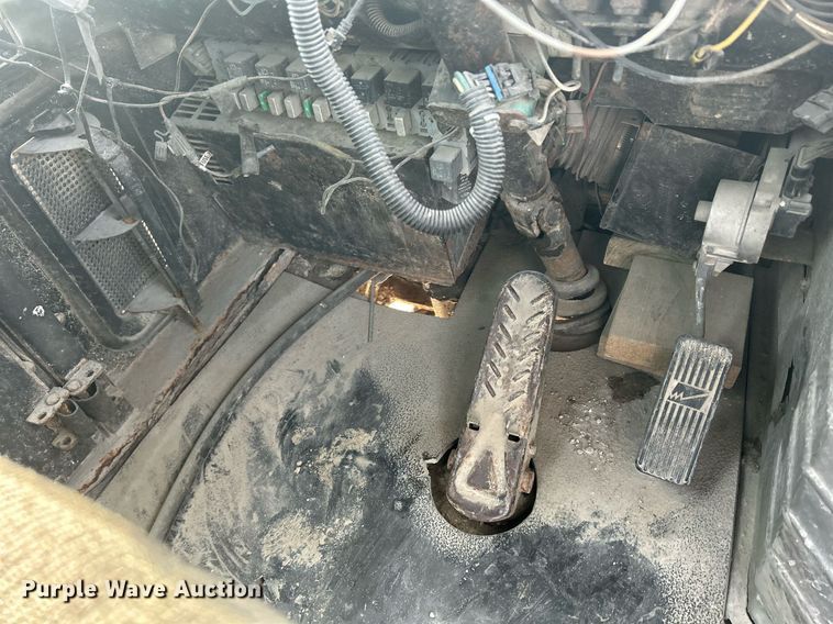 image for item DQ1061 2000 Ottawa YT30  yard truck