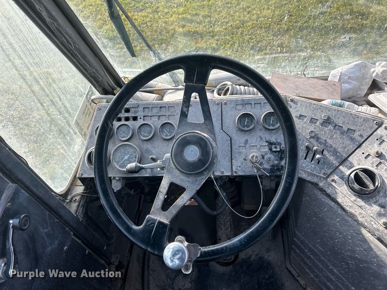 image for item DQ1061 2000 Ottawa YT30  yard truck