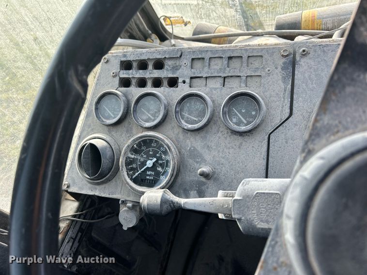 image for item DQ1061 2000 Ottawa YT30  yard truck