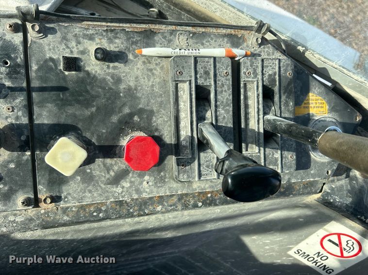 image for item DQ1061 2000 Ottawa YT30  yard truck