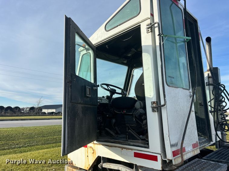 image for item DQ1061 2000 Ottawa YT30  yard truck