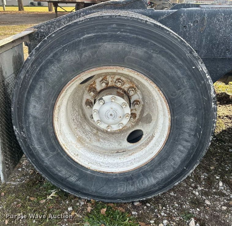 image for item DQ1061 2000 Ottawa YT30  yard truck