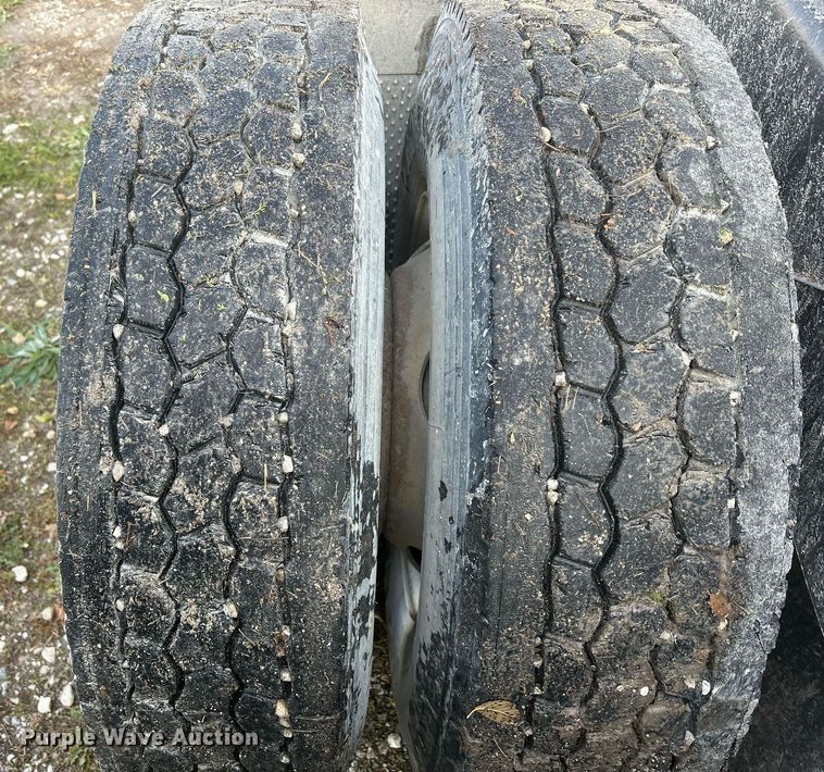 image for item DQ1061 2000 Ottawa YT30  yard truck