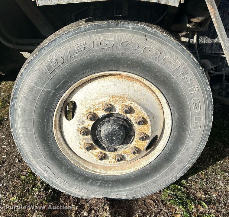 image for item DQ1061 2000 Ottawa YT30  yard truck