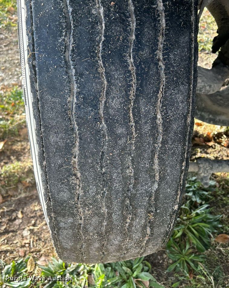 image for item DQ1061 2000 Ottawa YT30  yard truck