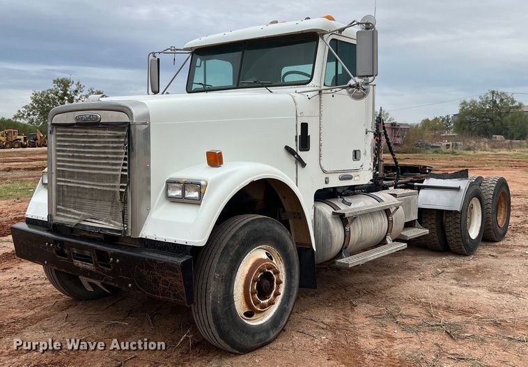 image for item DQ2301 2008 Freightliner FLD  semi truck