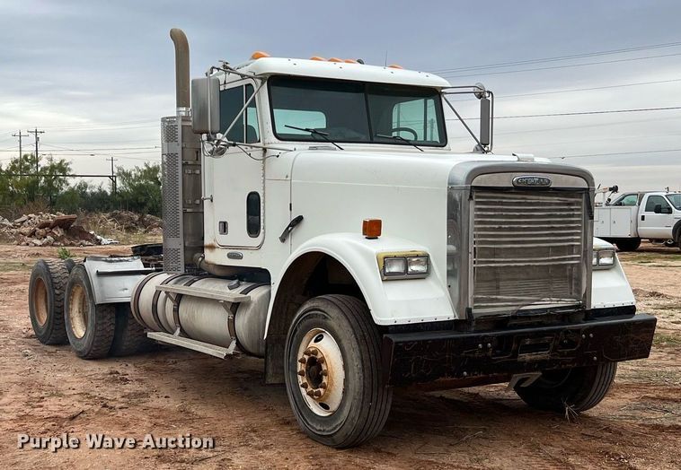 image for item DQ2301 2008 Freightliner FLD  semi truck