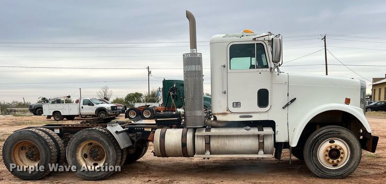 image for item DQ2301 2008 Freightliner FLD  semi truck