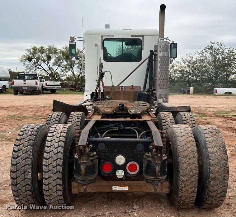 image for item DQ2301 2008 Freightliner FLD  semi truck