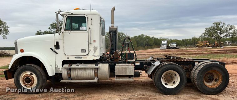 image for item DQ2301 2008 Freightliner FLD  semi truck