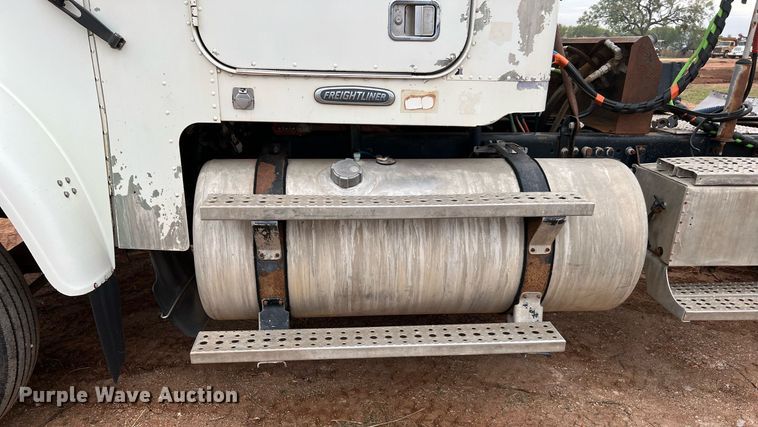 image for item DQ2301 2008 Freightliner FLD  semi truck