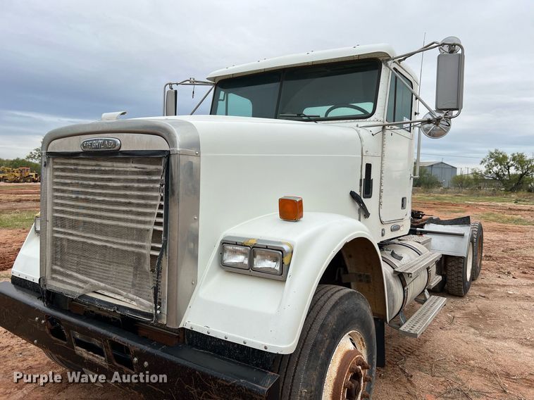 image for item DQ2301 2008 Freightliner FLD  semi truck