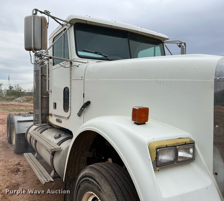 image for item DQ2301 2008 Freightliner FLD  semi truck