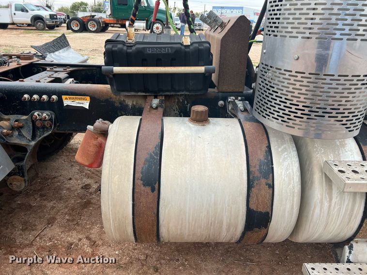 image for item DQ2301 2008 Freightliner FLD  semi truck