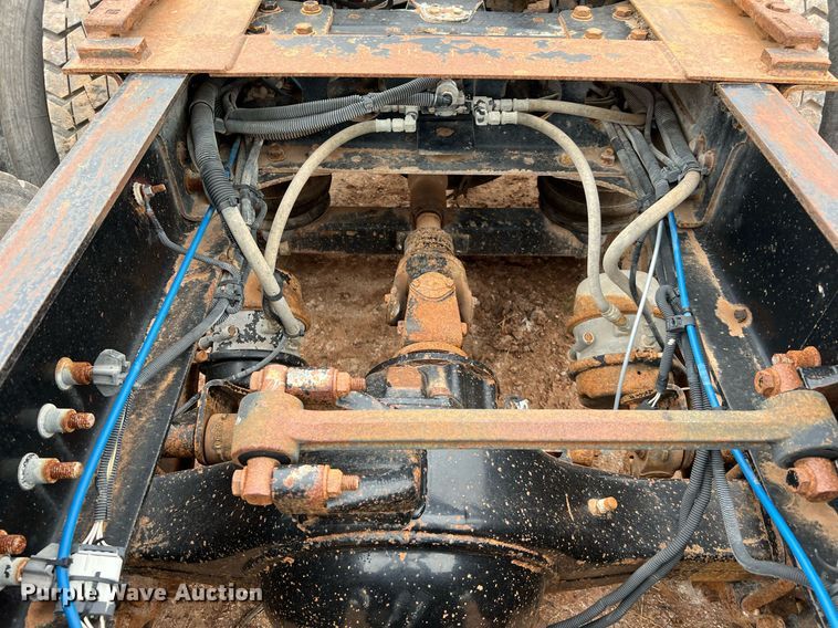 image for item DQ2301 2008 Freightliner FLD  semi truck