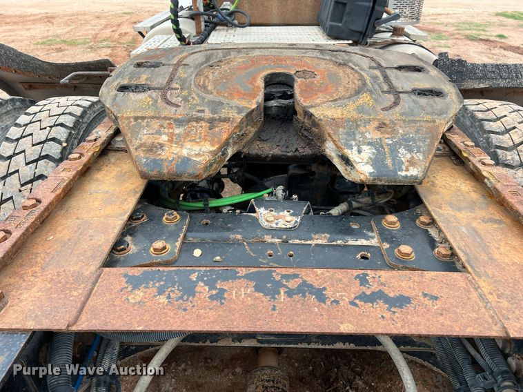 image for item DQ2301 2008 Freightliner FLD  semi truck