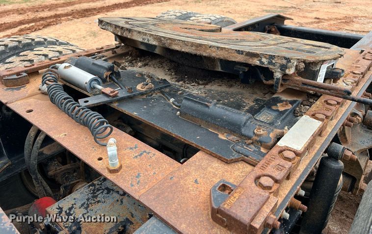 image for item DQ2301 2008 Freightliner FLD  semi truck