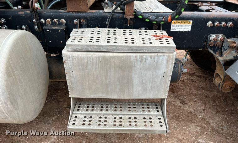 image for item DQ2301 2008 Freightliner FLD  semi truck