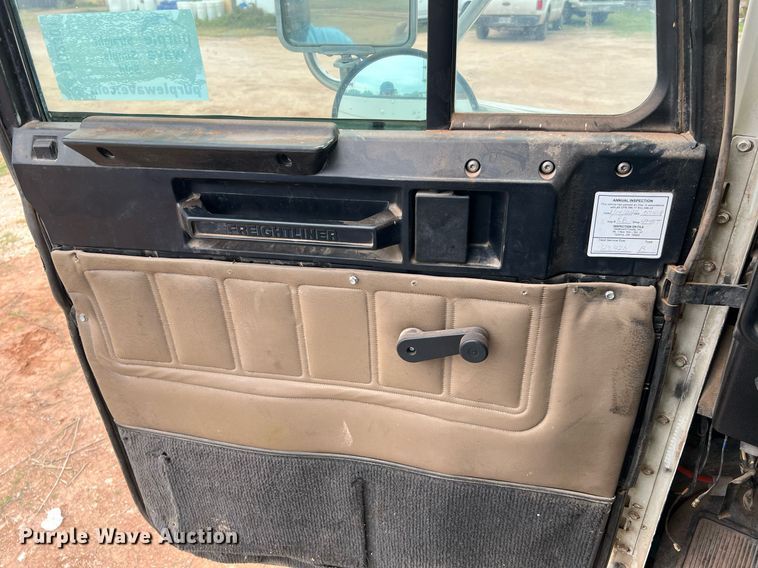 image for item DQ2301 2008 Freightliner FLD  semi truck