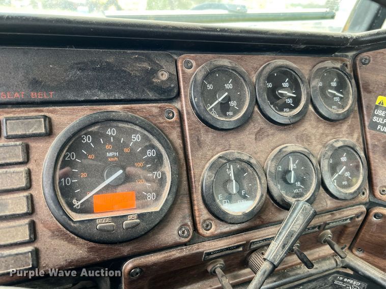 image for item DQ2301 2008 Freightliner FLD  semi truck