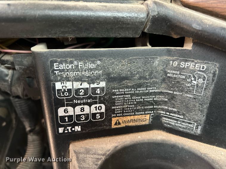 image for item DQ2301 2008 Freightliner FLD  semi truck