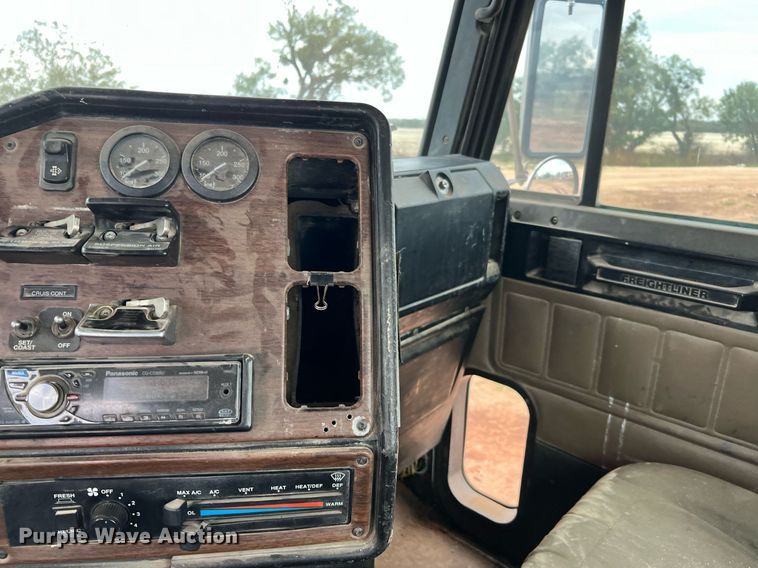 image for item DQ2301 2008 Freightliner FLD  semi truck