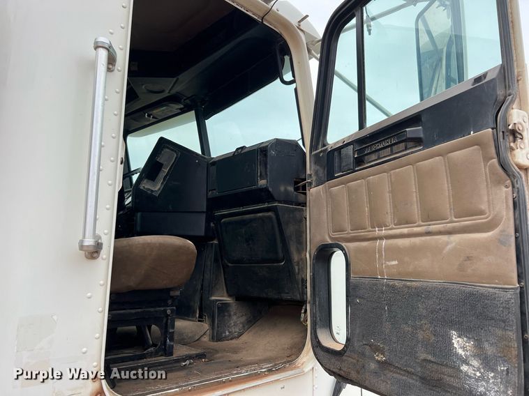 image for item DQ2301 2008 Freightliner FLD  semi truck