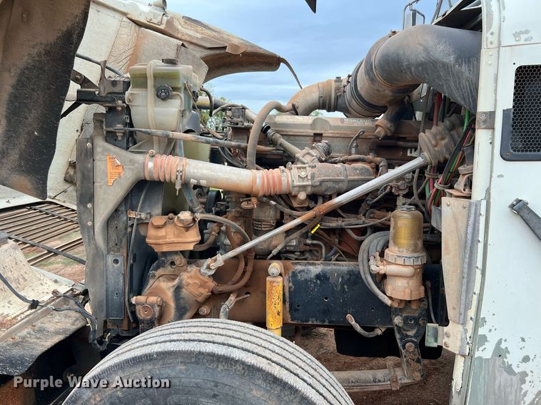 image for item DQ2301 2008 Freightliner FLD  semi truck