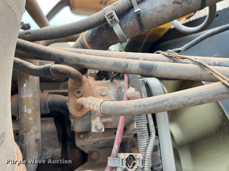 image for item DQ2301 2008 Freightliner FLD  semi truck