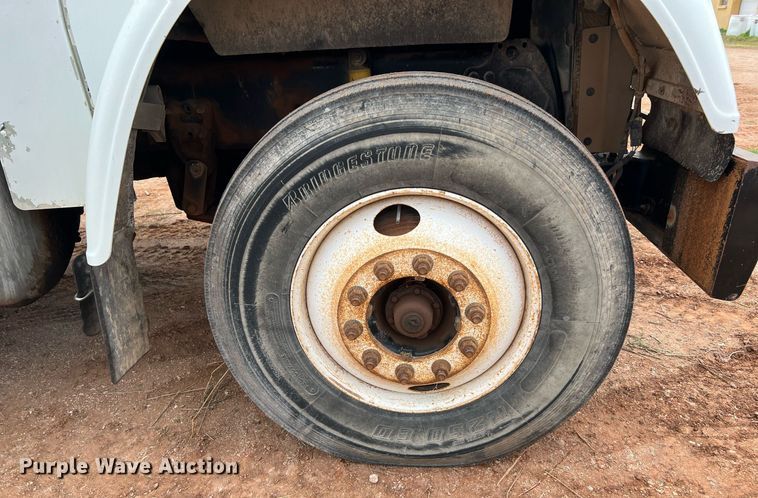 image for item DQ2301 2008 Freightliner FLD  semi truck