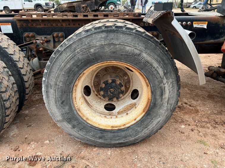 image for item DQ2301 2008 Freightliner FLD  semi truck