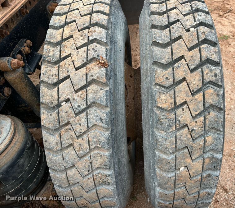 image for item DQ2301 2008 Freightliner FLD  semi truck