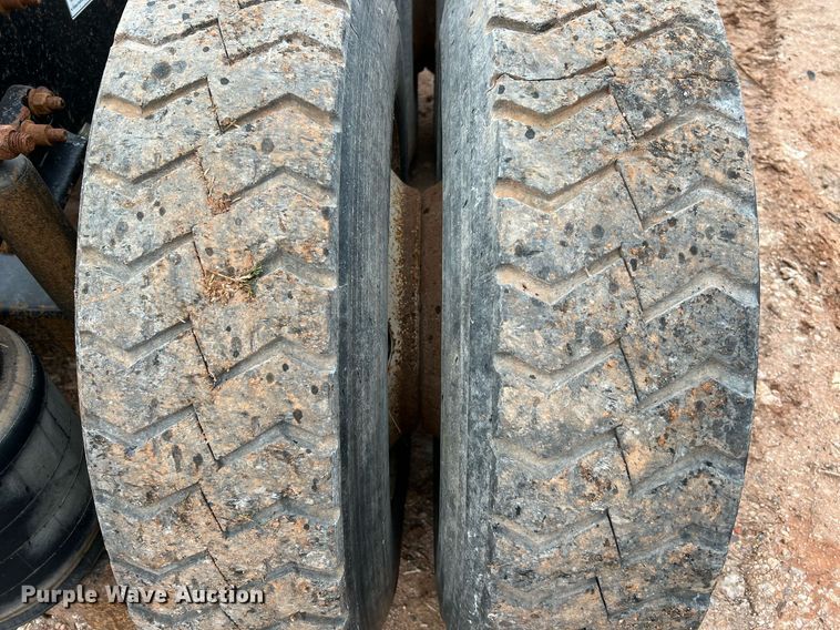 image for item DQ2301 2008 Freightliner FLD  semi truck