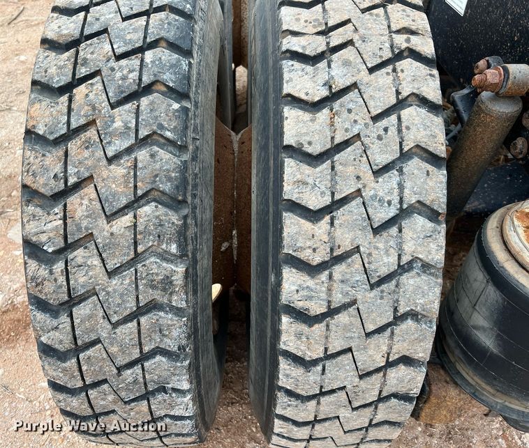 image for item DQ2301 2008 Freightliner FLD  semi truck