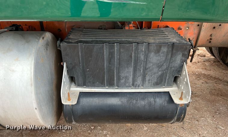 image for item DQ2302 2012 International ProStar 122  semi truck