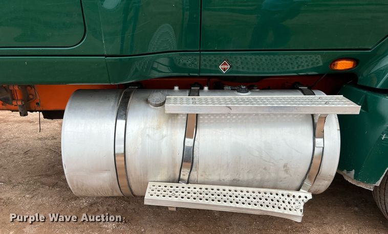 image for item DQ2302 2012 International ProStar 122  semi truck