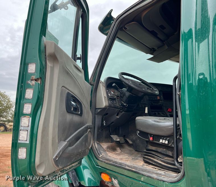 image for item DQ2302 2012 International ProStar 122  semi truck