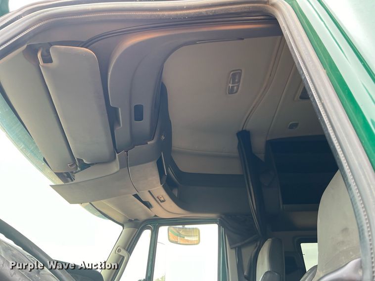 image for item DQ2302 2012 International ProStar 122  semi truck