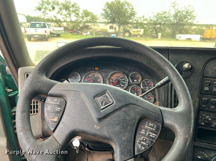 image for item DQ2302 2012 International ProStar 122  semi truck