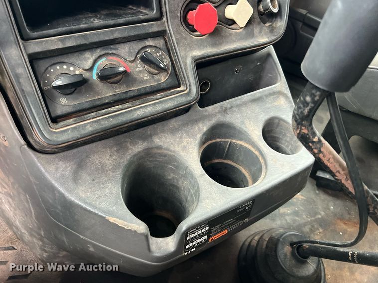 image for item DQ2302 2012 International ProStar 122  semi truck