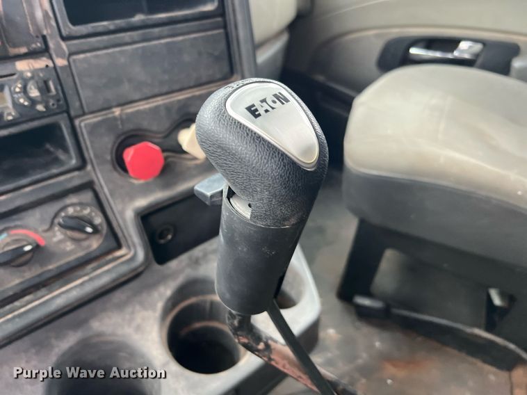 image for item DQ2302 2012 International ProStar 122  semi truck