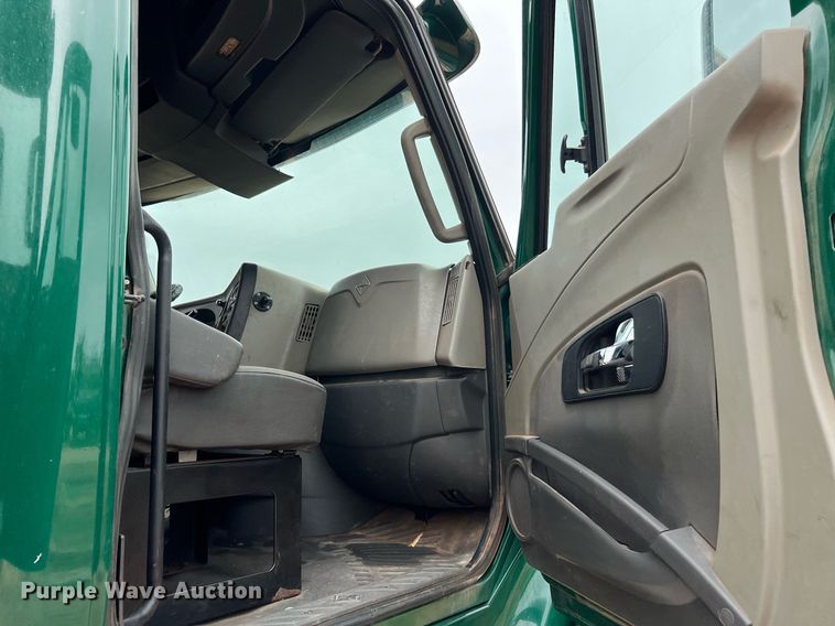 image for item DQ2302 2012 International ProStar 122  semi truck