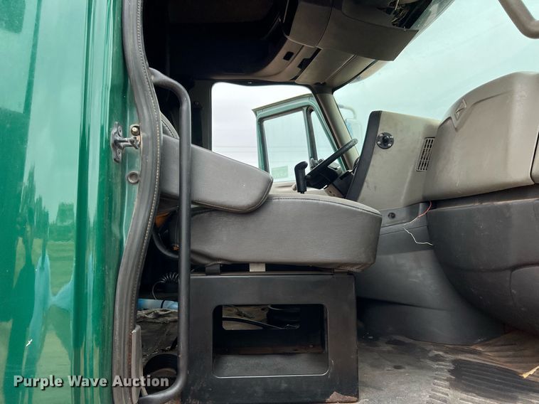 image for item DQ2302 2012 International ProStar 122  semi truck