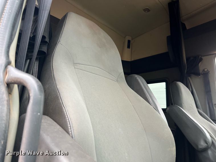 image for item DQ2302 2012 International ProStar 122  semi truck