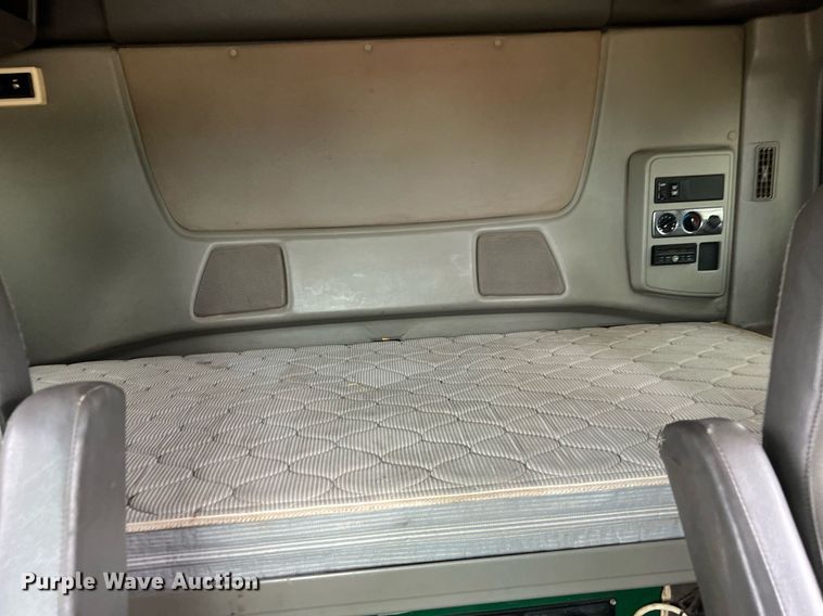 image for item DQ2302 2012 International ProStar 122  semi truck